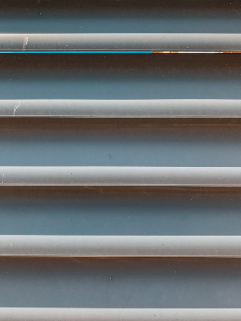 Valla cancela detalle lamas